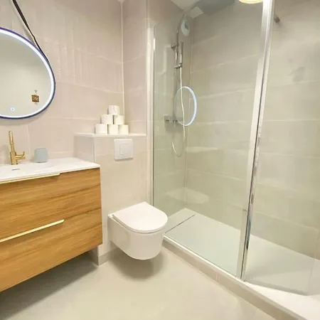 Plein Charme Aux Minimes Terrasse Calme + Parking * La Rochelle (Charente-Maritime)